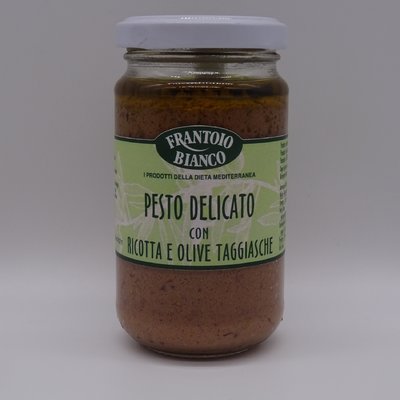 Pesto delicato con ricotta e olive taggiasche